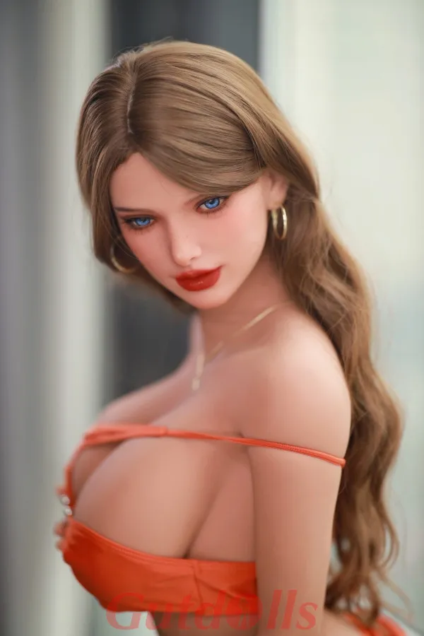 faye reagan 166cm(5ft5) and