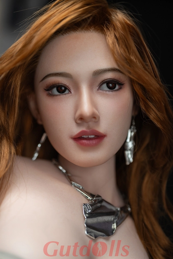 Misa sexpuppe nessa