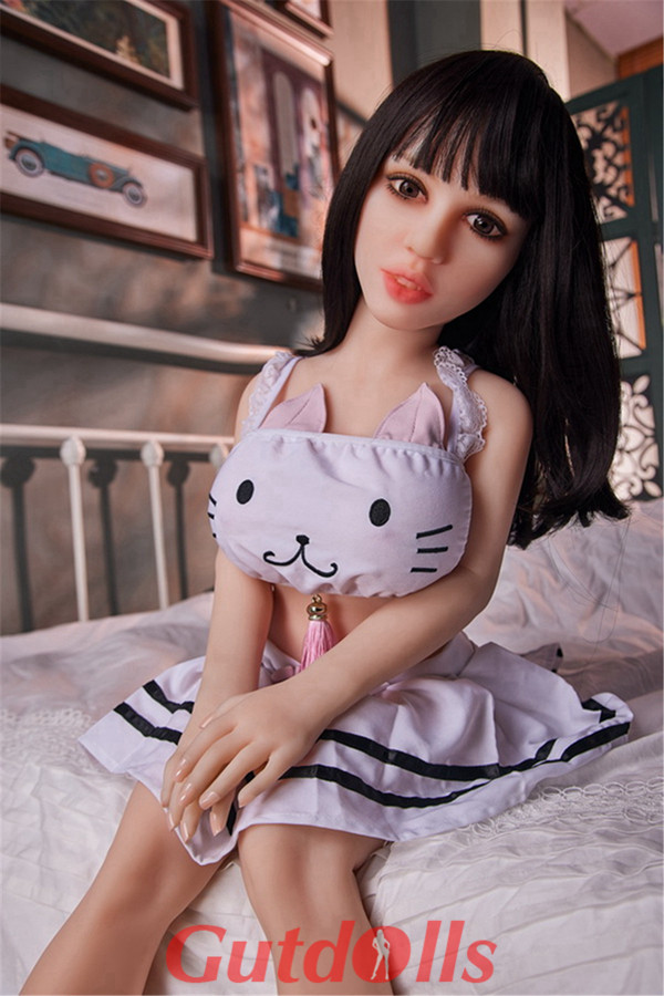 Schöne asiatische Frau mit großen Brüsten 105cm E-Cup Mini normalen Hautton Eleanor