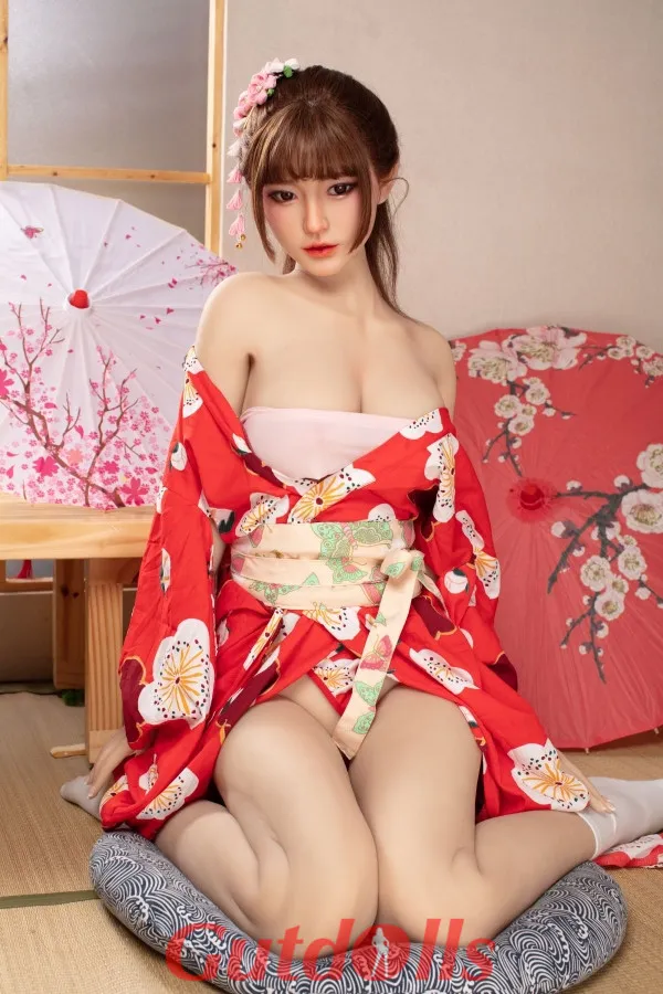 humping Yumi sex doll