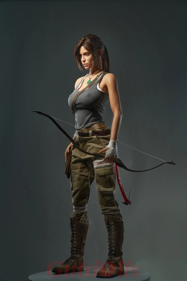 166cm mature mollig Lara Croft(Jäger)
