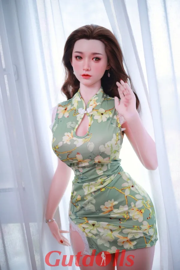 sexpuppe wird Lu Yao gefickt