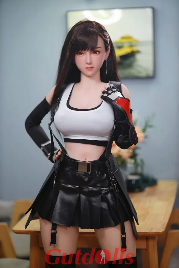 trans Tifa sexpuppe