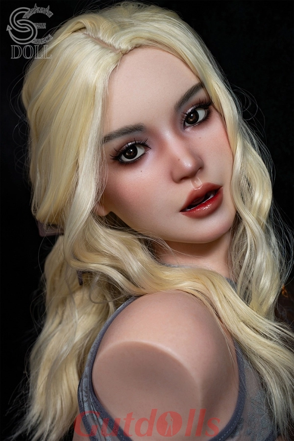 Isla Kane.A mini silikon sexpuppe