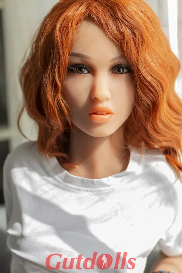 158cm Tanned cleaning a DL doll 158cm Tanned cleaning a DL doll