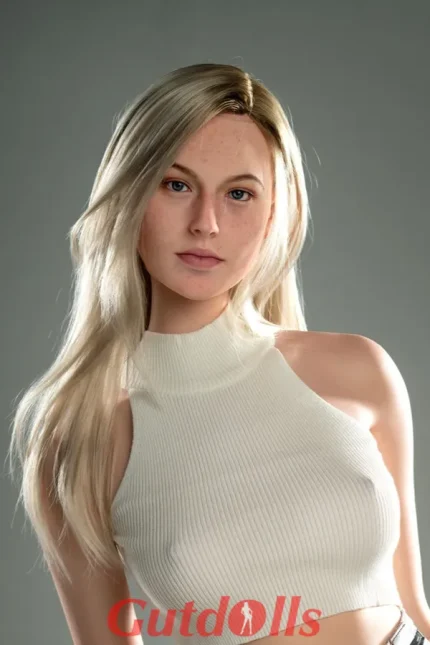 sexpuppe Klara wird gefickt