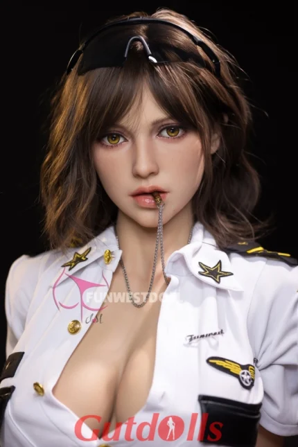 sexpuppe wird Bella gefickt