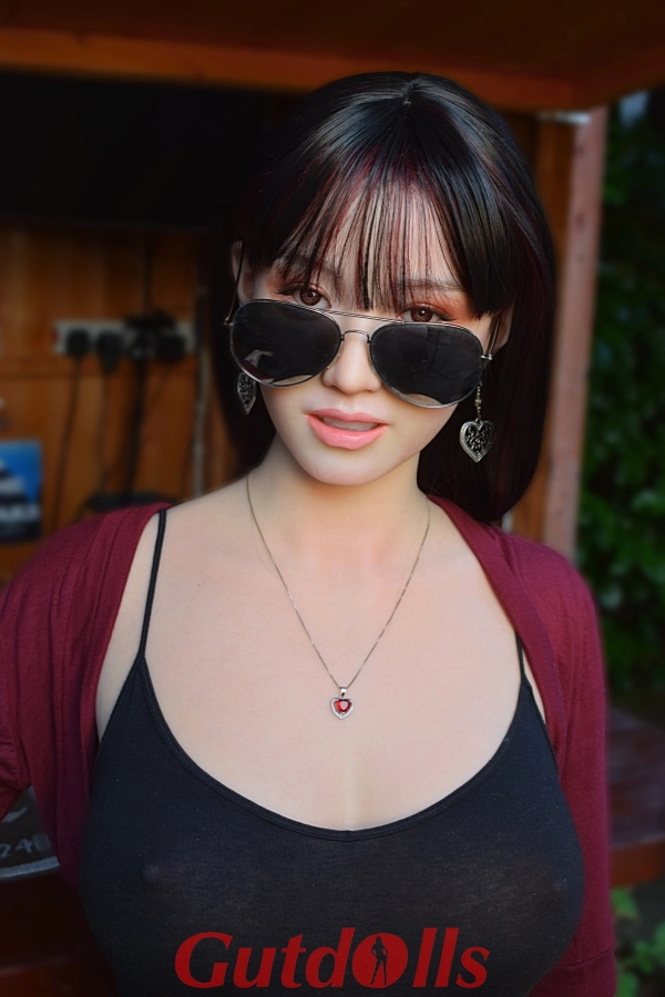 Iliana bordelle shop sexpuppe Iliana bordelle shop sexpuppe