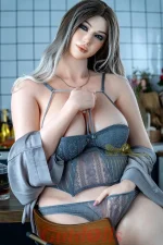 162cm Plus F-Cup cleaning a sex doll