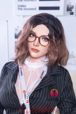 sexpuppe wird Tala gefickt