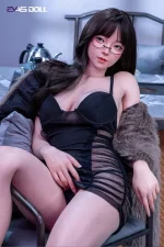 sexpuppe wird Ely gefickt