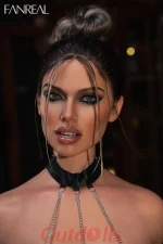 sexpuppe wird Kelly-3 gefickt