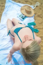 sexpuppe Gwen wird gefickt
