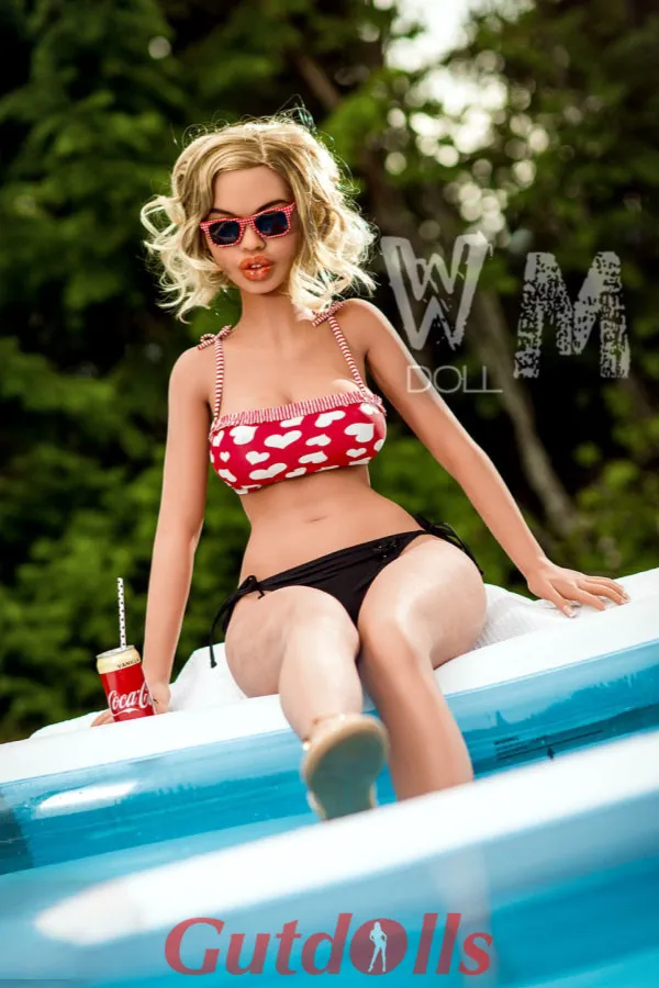 sexpuppe wird gefickt sexpuppe wird gefickt