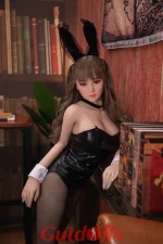 sexpuppe wird Alice gefickt