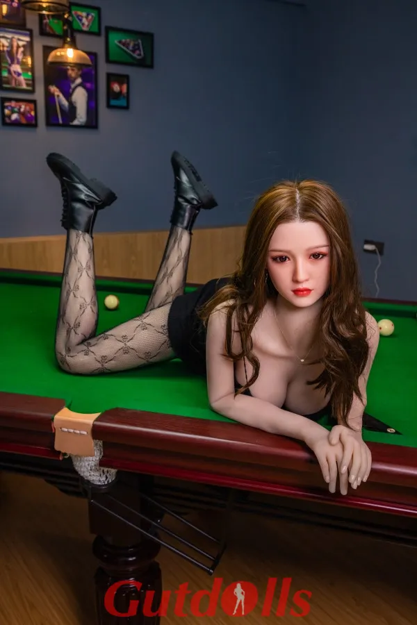 sexpuppe wird Cleo gefickt sexpuppe wird Cleo gefickt