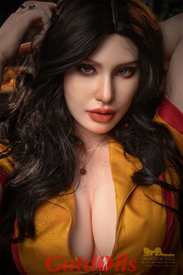164cm cleaning a sex doll 164cm cleaning a sex doll