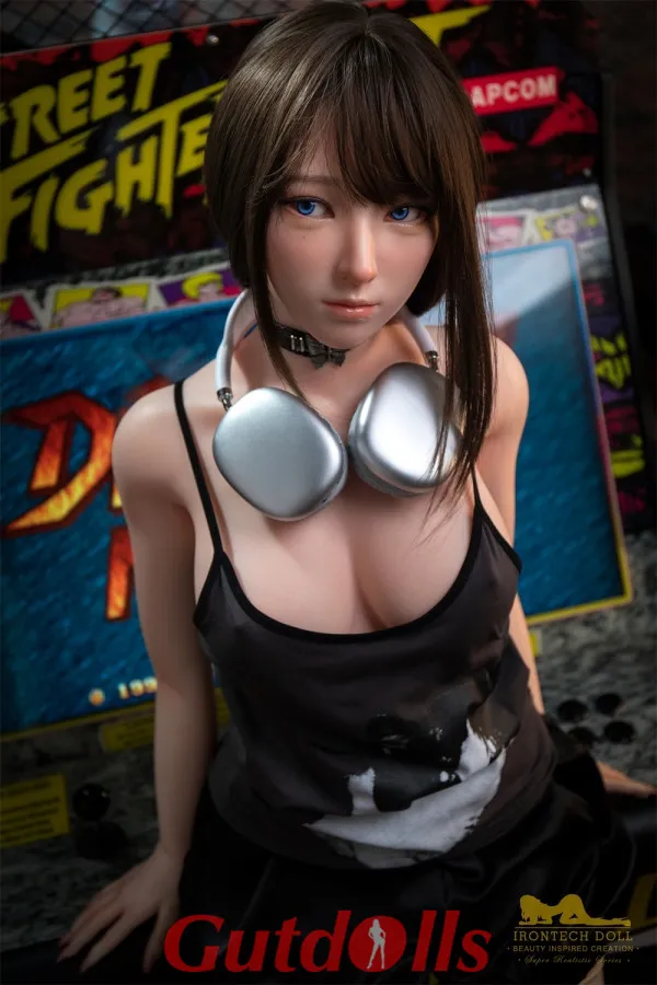 148cm cleaning a sex doll 148cm cleaning a sex doll