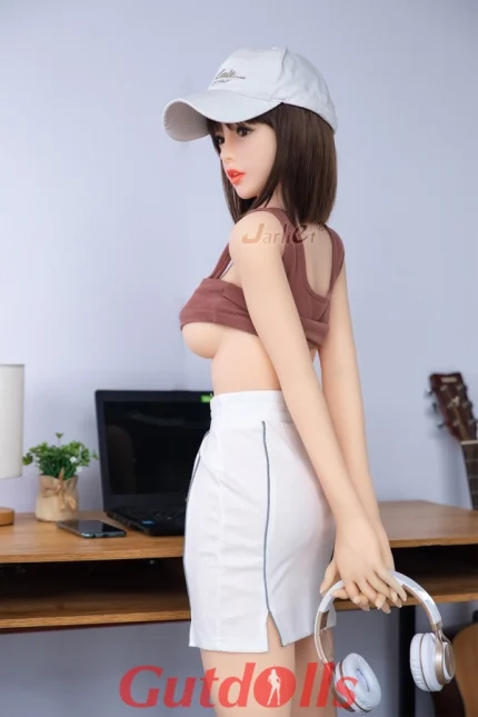 Chinatsu bordelle shop sexpuppe