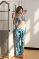 sexpuppe wird Azra gefickt