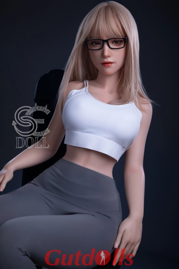 Queena.G mann mit sexpuppe Queena.G mann mit sexpuppe