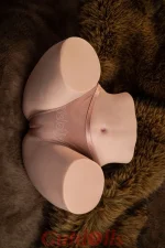 cleaning a Yeloly Torso doll
